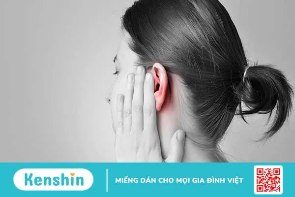 Ráy tai bị chảy máu có sao không?