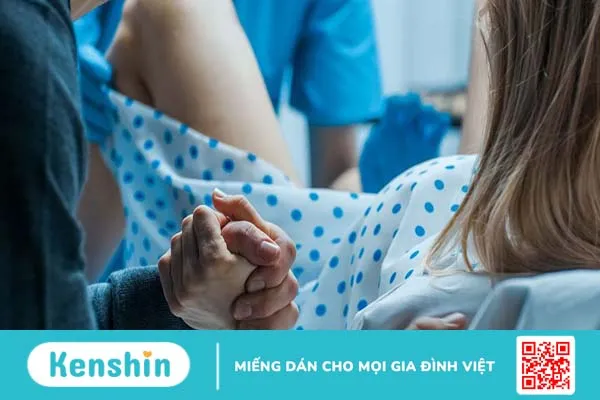 Sau sinh thường có nên đi lại nhiều không?