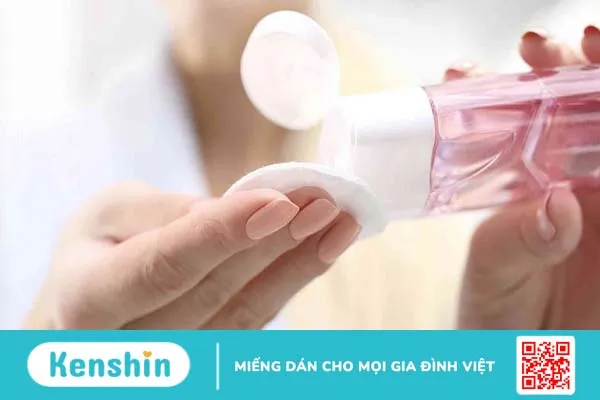 Tẩy trang bằng nước muối sinh lý có thực sự hiệu quả?