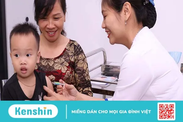 Tiêm 6 trong 1 muộn có sao không? Những lưu ý khi tiêm vắc xin 6 trong 1