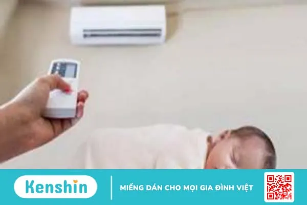 Trẻ sơ sinh nằm máy lạnh có tốt không?